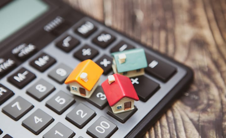 una calculadora con casitas para simular el precio de la hipoteca para jóvenes