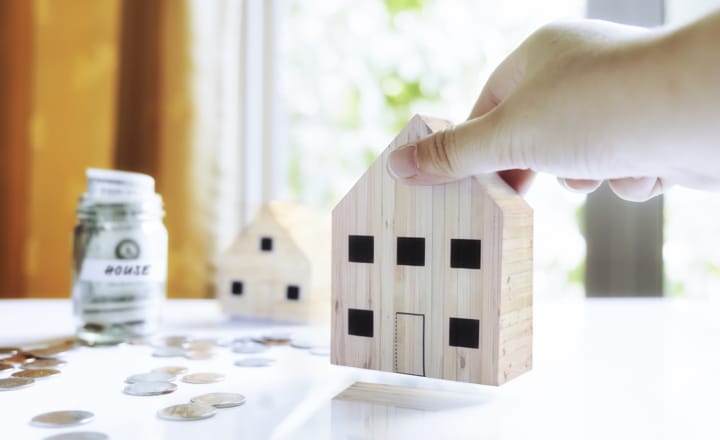 una casa y ahorros como concepto de hipoteca